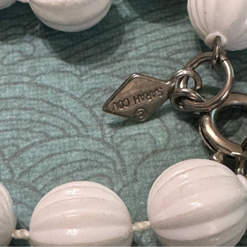 VINTAGE SARAH COVENTRY WHITE BEADED NECKLACE - Picture 2 of 7
